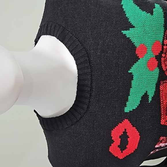 Christmas KISS ME Sweater - Picture 2 of 8